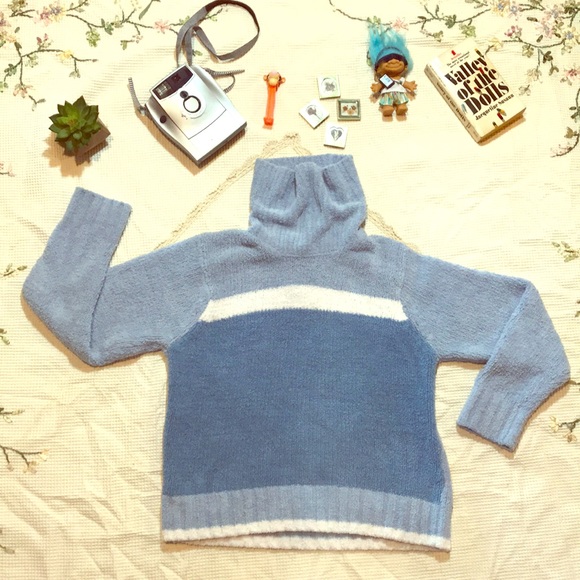 Columbia Sweaters - ❤️The SOFTEST Small Blue Columbia Sweater Everrr🥰